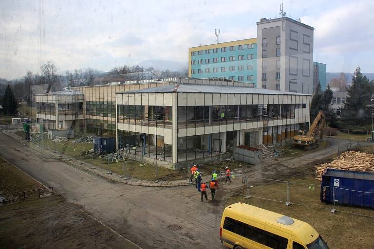 Demolice sportovní haly v Jeseníku 13. března 2017.