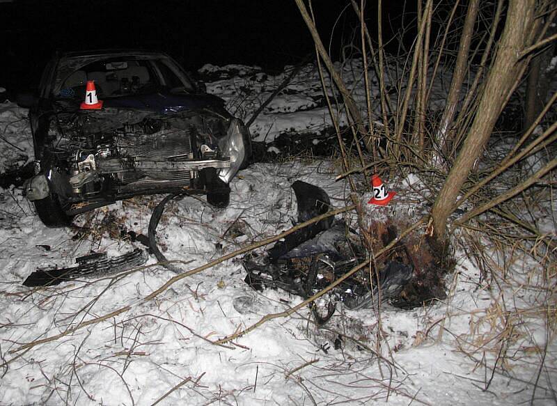 Renault Megane na silnici mezi obcemi Hanušovice a Vlaské