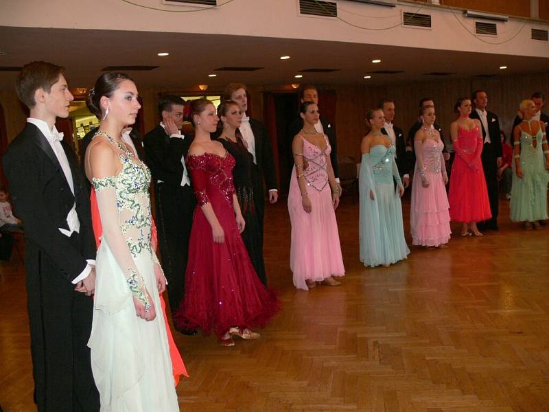 O Pohár města Šumperka soutěžilo v sobotu 8. března několik desítek tanečníků v tradiční soutěži ve společenském tanci.