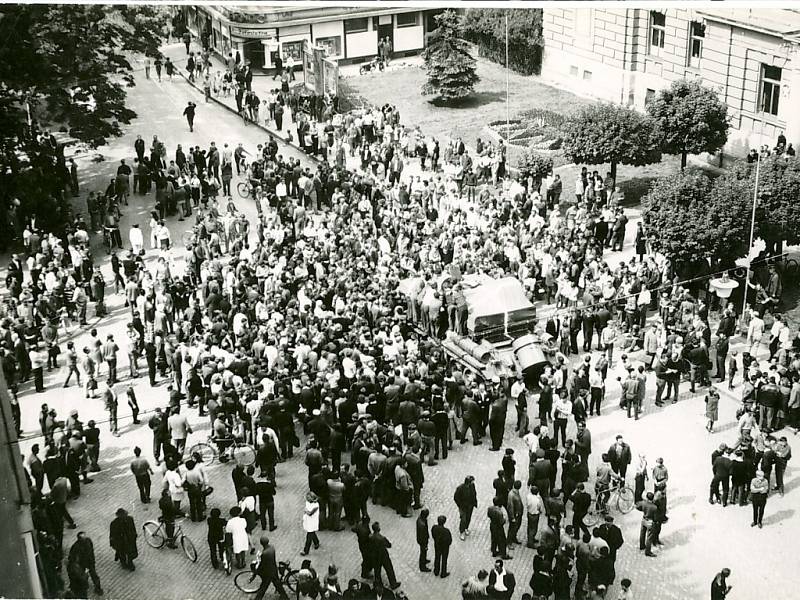 21. srpen 1968 a polská armáda  v ulicích Šumperka. 