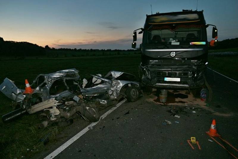 Tragická nehoda mezi Vápennou a Žulovou.