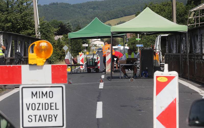 Stavba nových mostů v Petrově nad Desnou zavřela silniční tah I/11 mezi Šumperkem a Rýmařovem