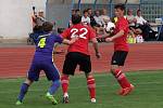 Fotbalisté Hodonína (v červených dresech) ve 2. kole MSFL remizovali s Mohelnicí 1:1. Hosté skóre srovnali v nastaveném čase.