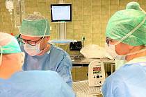 Šumperská nemocnice jako jedna z mála v České republice odstraňuje nádory prsu s pomocí magnetické detekce sentinelových uzlin.