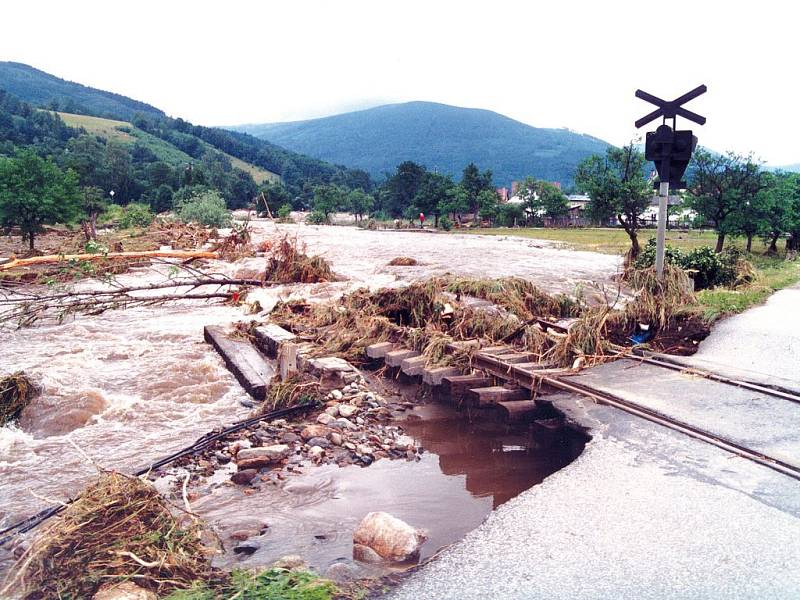 Krajinu po bitvě připomínalo okolí Loučné na Desnou, když voda 9. července 1997 opadla. 
