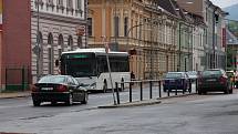 Na místě nádražního dvora a autobusového nádraží vznikne moderní dopravní terminál. Práce přiškrtí dopravu na frekventované Jesenické ulici.