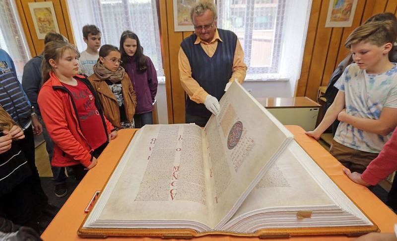 Codex Gigas neboli Ďáblova bible v knihovně města Mohelnice