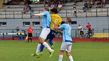 Fotbalisté Šumperku (ve žlutém) podlehli v divizním utkání Hranicím 0:3.