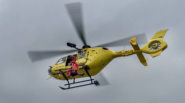 Záchranáři Horské služby Jeseníky absolvovali výcvik s leteckou záchrankou.