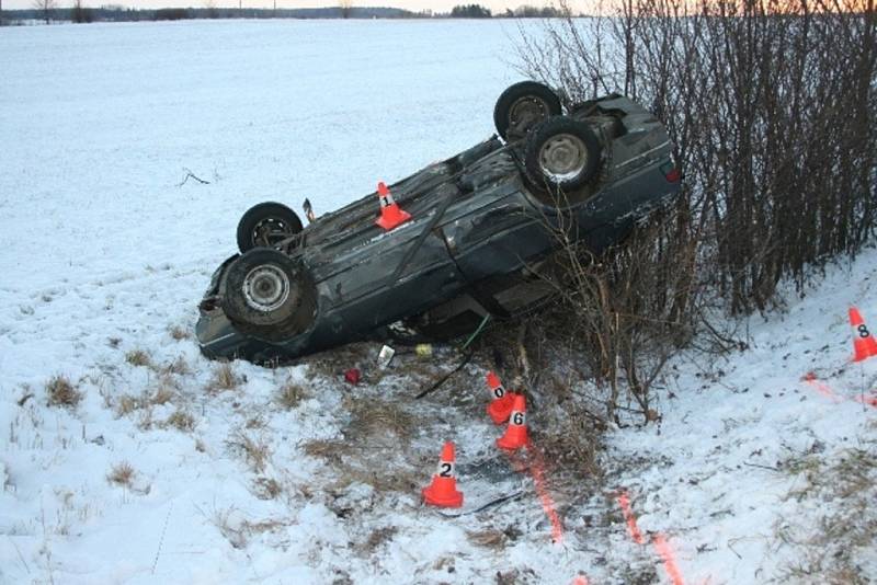 Ve dnech 12. a 13. ledna zasahovali policisté na Jesenicku u tří dopravních nehod. Všechny havárie měly společného jmenovatele – řidiči nepřizpůsobili rychlost na kluzké silnici.