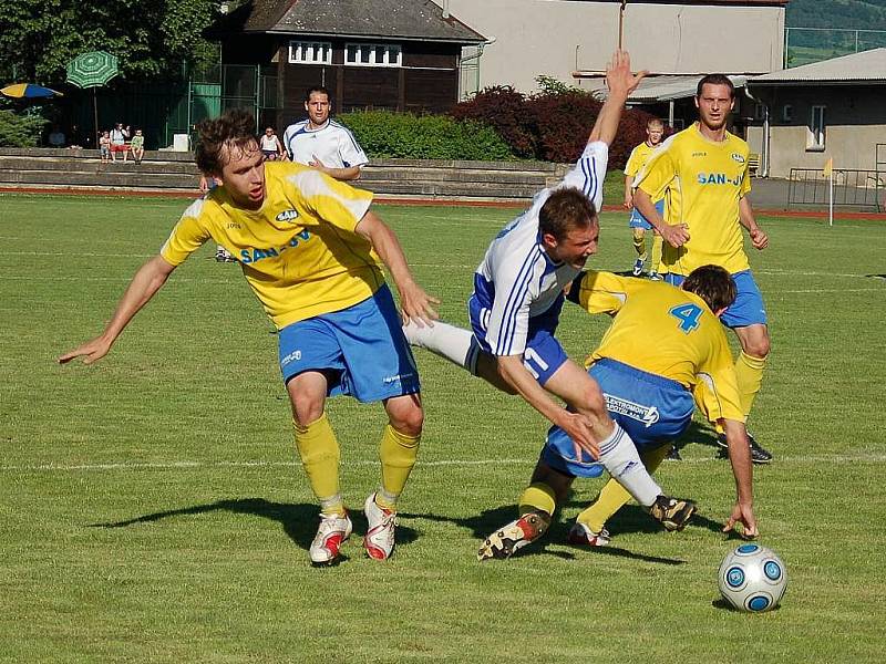 Rýmařovský Tomáš Šupák padá v pokutovém území, penalta ale z toho nebyla