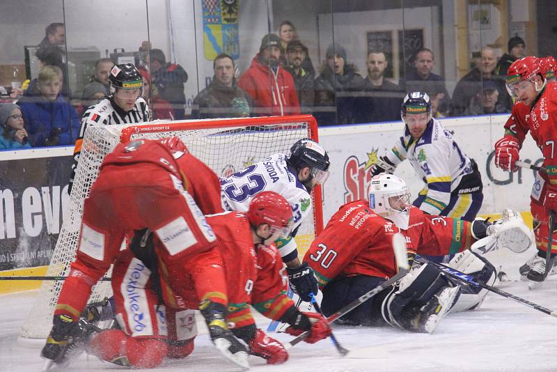 Krajské hokejové derby mezi Draky a Jestřáby dospělo až do prodloužení. V nastavení urval výhru Prostějov.
