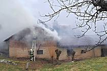 Požár stodoly u rodinného domu v Jedlí, 14. 3. 2023