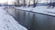 Zloděj skočil v Zábřehu do řeky poblíž nebezpečného splavu, kde se v minulosti utopilo několik lidí