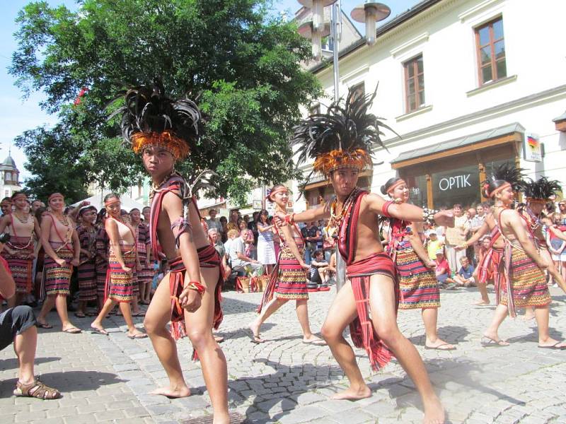 Roztančená ulice – jeden z programů XXII. Mezinárodního folklórního festivalu v Šumperku.