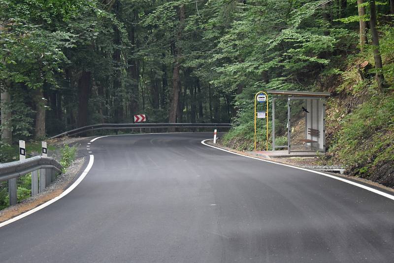 Rekonstruovaná silnice mezi Kosovem a Zábřehem.