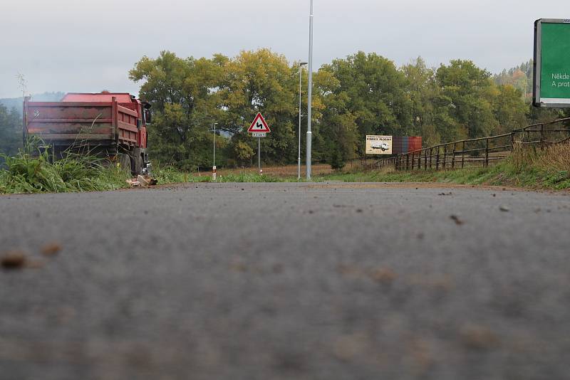 Stezka pro chodce a cyklisty mezi Šumperkem a Bratrušovem v pátek 4. října.