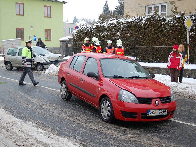 Bouračka na křižovatce ulic Lidická a Wolkerova 