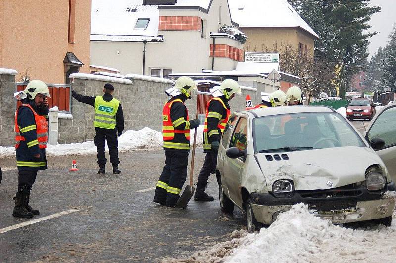 Bouračka na křižovatce ulic Lidická a Wolkerova 