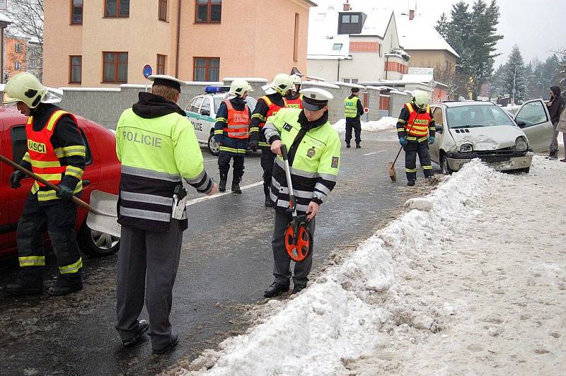 Bouračka na křižovatce ulic Lidická a Wolkerova 