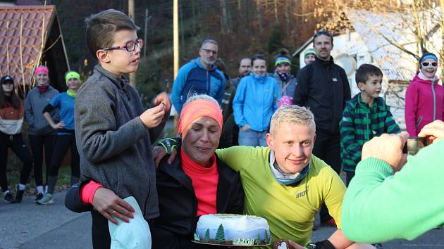  Tomáš Štverák ze Zubří pokořil během uplynulého víkendu devětadvacetkrát Radhošť. Pomáhal tak malému Kubovi a s ním další lidé