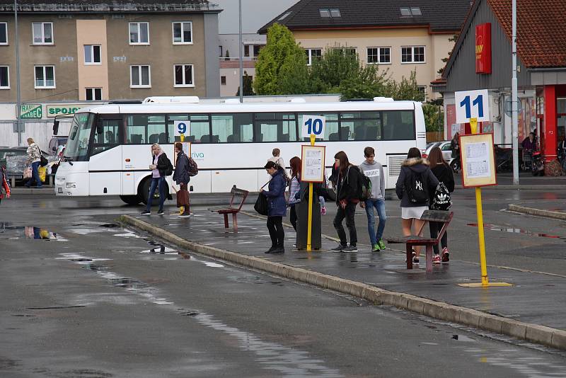 Na místě nádražního dvora a autobusového nádraží vznikne moderní dopravní terminál. Práce přiškrtí dopravu na frekventované Jesenické ulici.