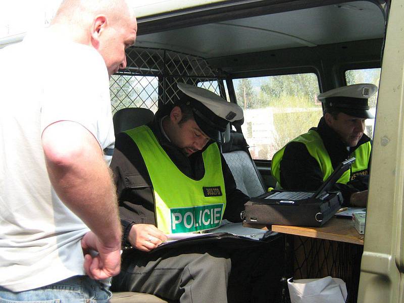 Policejní manévry zažili v úterý motoristé na Jesenicku a Šumpersku 