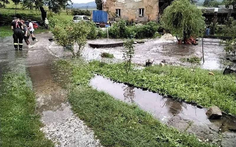 Prudká bouřka a přívalový déšť, které se přihnaly v neděli odpoledne na Jesenicko nadělaly pěknou paseku. 28.8. 22