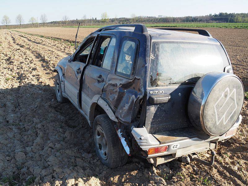 Nehoda opilého řidiče Suzuki Vitara u Újezdu na Mohelnicku