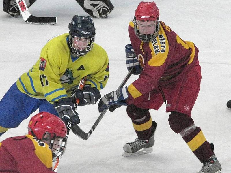 Dorostenci Mladých Draků v extraligovém souboji s Jihlavou. 