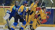 Šumperští hokejisté (žluté dresy) nestačili v Ústí tamním Lvům