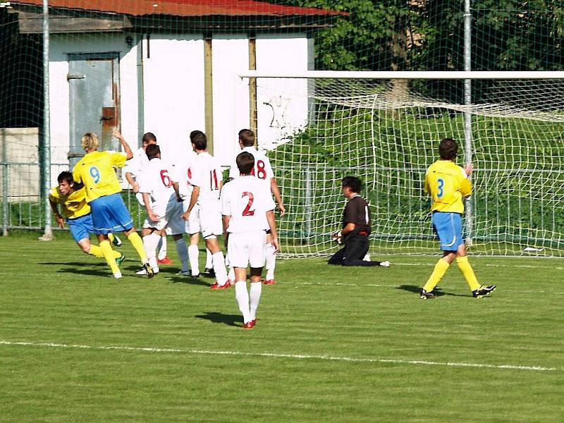 Štíty porazily béčko HFK Olomouc (Bílé dresy)
