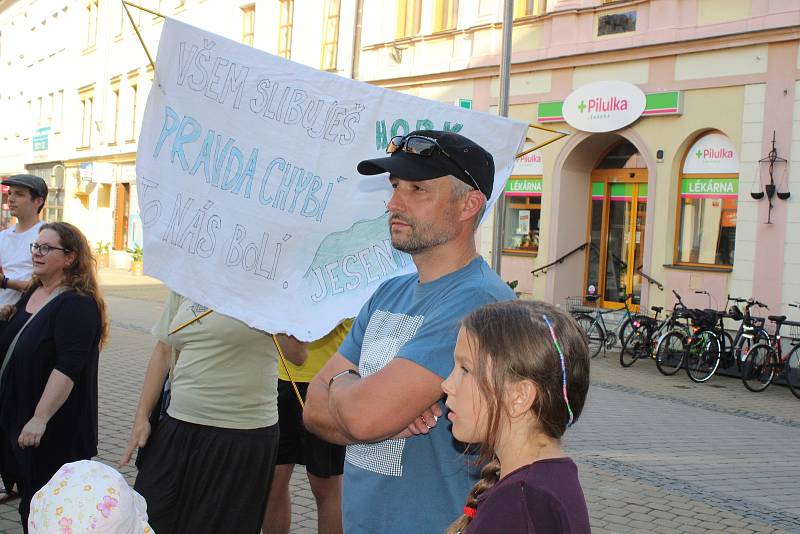 Demonstrace proti Babišovi v Šumperku - 11. 6. 2019