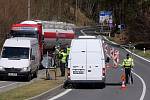 Policie ČR a armáda spolu na hraničním přechodu Mikulovice / Głuchołazy.