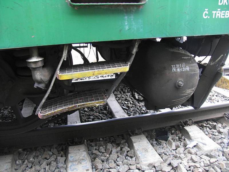 Nehoda na železničním přejezdu v Postřelmově 12. ledna 2011