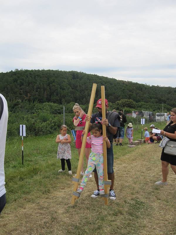 Levandulí vonící festival obsadil pole nad Bezděkovem již potřetí a opět se na něm vystřídaly tisíce lidí.