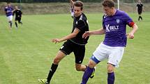 Fotbalisté Holice B (v černém) porazili Velké Losiny 1:0.