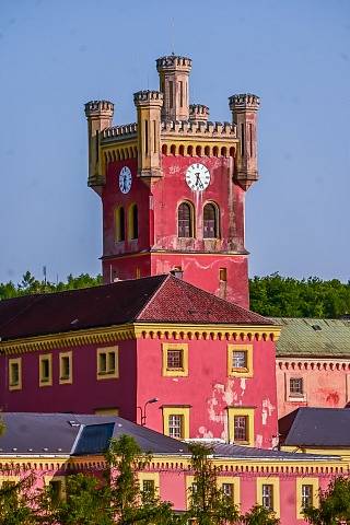 Hrad a věznice Mírov