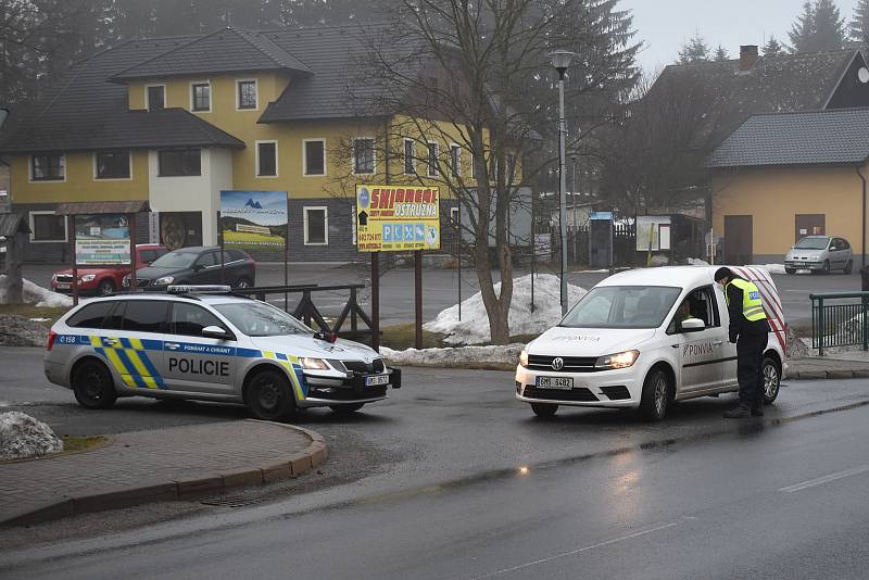 Policejní kontrola v pondělí 1. března ráno v Ostružné.