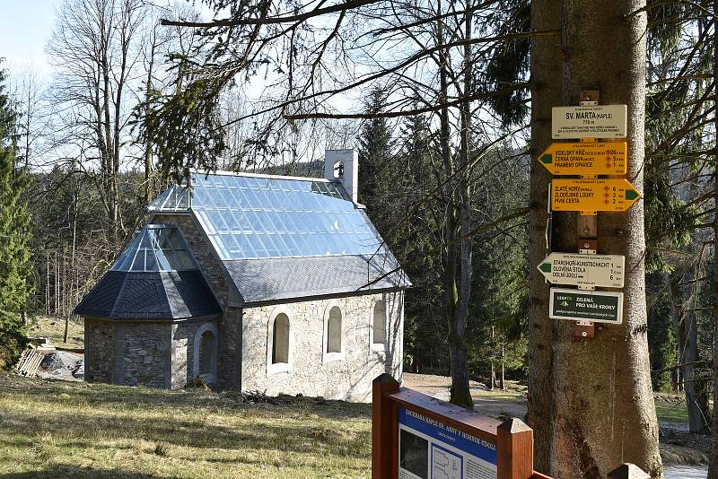 Kostel svaté Anny nad Horním Údolím na Zlatohorsku.