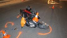 Třicetiletá žena na motocyklu havarovala v sobotu 20. července večer v Jeseníku, při kolizi se lehce zranila.