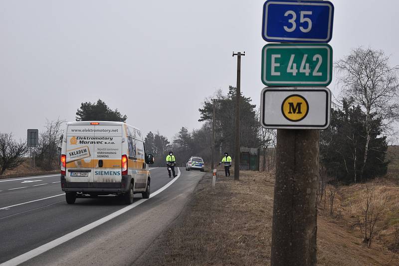 Policejní kontrola na hranici šumperského a svitavského okresu v pondělí 1. března dopoledne u Studené Loučky na Mohelnicku.