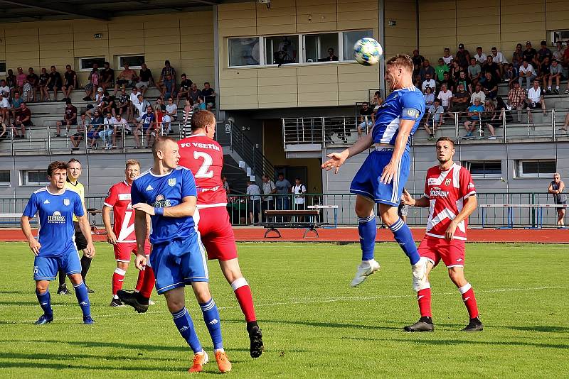 Fotbalisté Šumperku (v modrém) remizovali se Vsetínem 0:0.