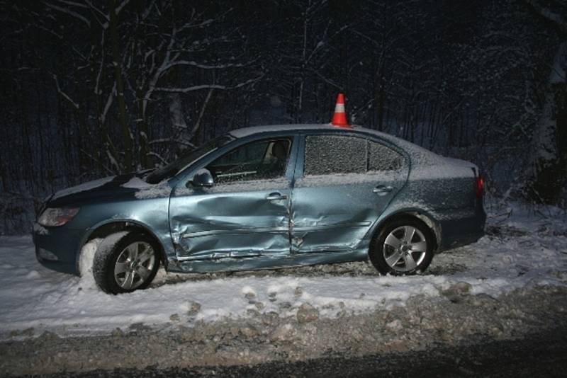 Ve dnech 12. a 13. ledna zasahovali policisté na Jesenicku u tří dopravních nehod. Všechny havárie měly společného jmenovatele – řidiči nepřizpůsobili rychlost na kluzké silnici.