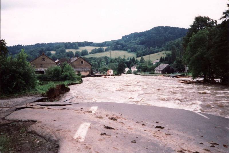 Loučná nad Desnou v době povodní v červenci 1997.