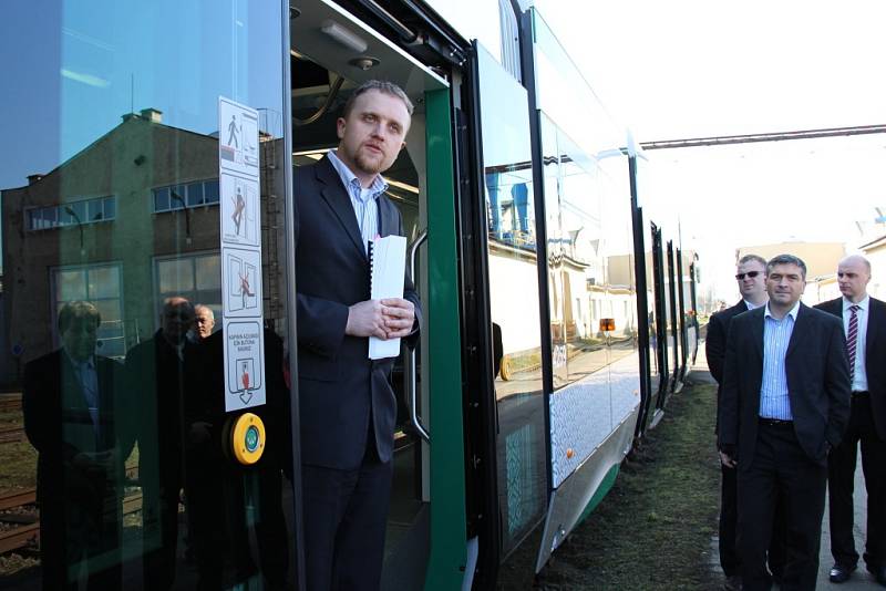 Tramvaj pro turecké město Konya vyrobená v šumperské společnosti Pars nova.