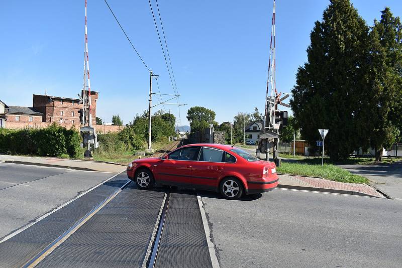 Přejezd na ulici ČSA v Zábřehu v úterý 8. září ráno. V tu dobu již zabezpečovací zařízení fungovalo normálně.