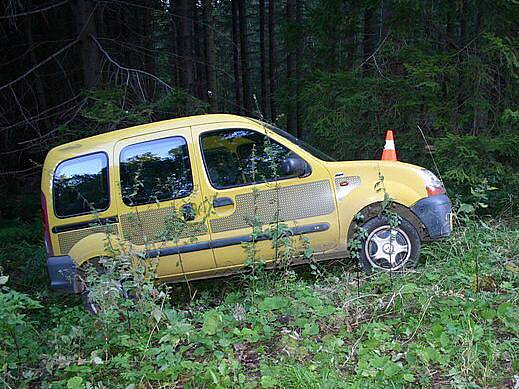 Nehoda renaultu a avie