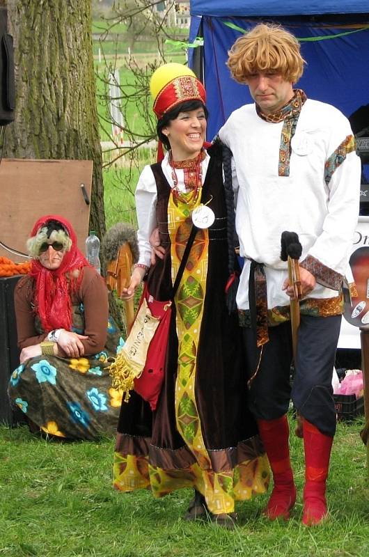 Ruský nádech měl tradiční slet čarodějnic, který se konal v sobotu 27. dubna na myslivecké louce v Brníčku.