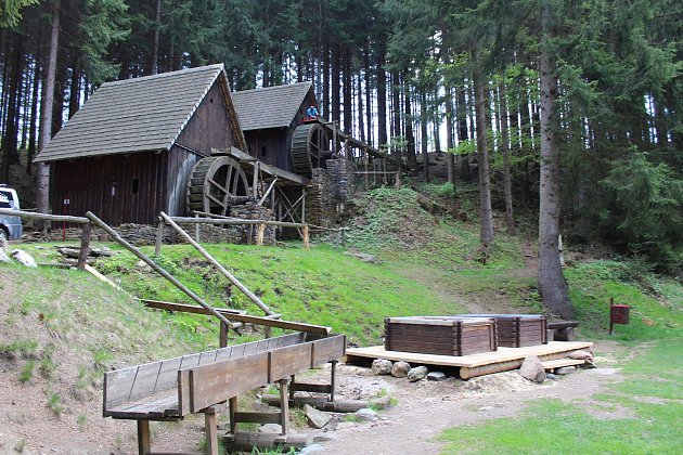 Poštovní štola ve Zlatých Horách a Zlatokopecký skanzen.